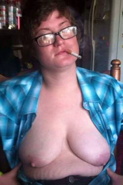 pasqual58:  I love her smoking showing her breast s mmmmmm 