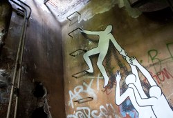 fer1972:  Escape from Wuhlheide: Street Art by Daan Botlek  Nice!