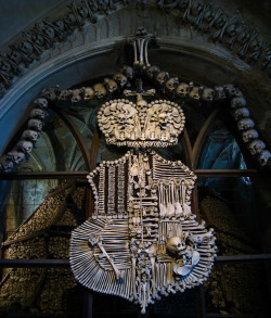 neovers:  The Sedlec Ossuary is nothing spectacular in the outside. It is a small chapel located in Sedlec, in the suburbs of Kutna Hora, in the Czech Republic. You would think that it is just an average old medieval gothic church. As you enter the Sedlec