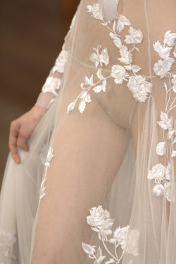 mulberry-cookies:  Alexander McQueen S/S 2007 (details)  