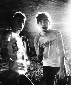 moodkiller:  onedirection: Zayn &amp; Louis in SYDNEY!!! 