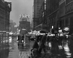 wehadfacesthen:  Times Square in the Rain,