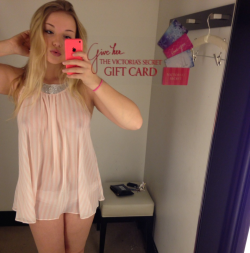 changing room selfie