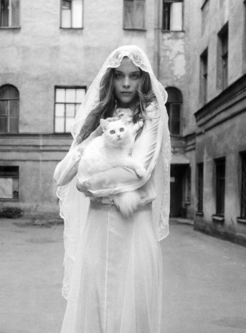 bienenkiste:“White Russian” (detail). Kim Noorda by Yelena Yemchuk for Vogue Nippon November 2005