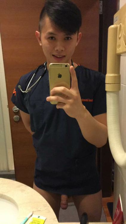 pervsg: cfcomechill: kimtan2121: sgspyboy: dirty doctorOh fuck What’s his name? Naughty doc