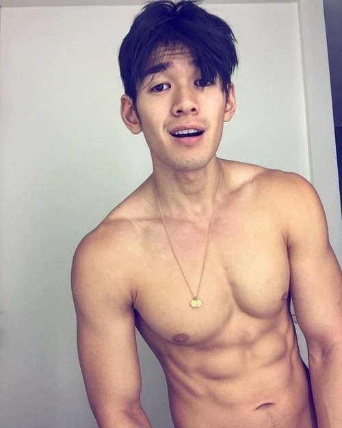 ivanxlavender: rebelziid: Hunky Eye Candy[ Tasty bod & bulge : p ]So handsome !