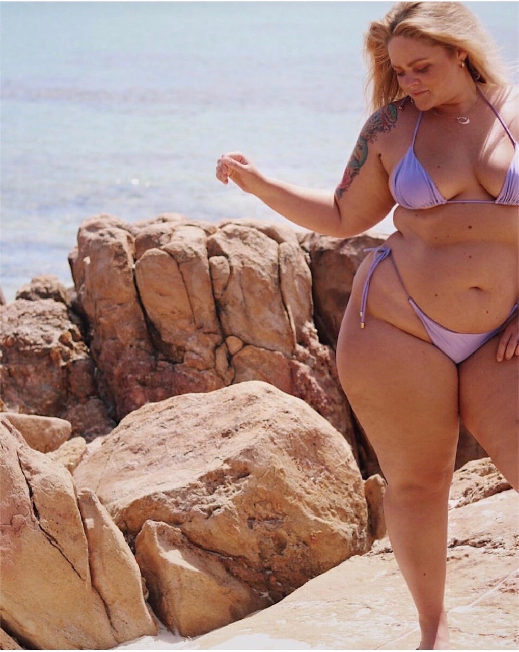 pattmcphatt:  Blimey those curves 😍