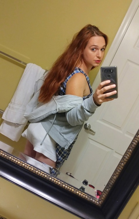 candimcbride:  badlilblubunny:  candimcbride:  What she really means when she says,  “I’ll be ready in 5!”  You’re the prettiest ever. We need a sleepover again asap. 
