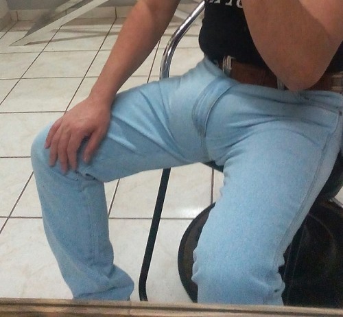 weluciobryan:my jeans bulge