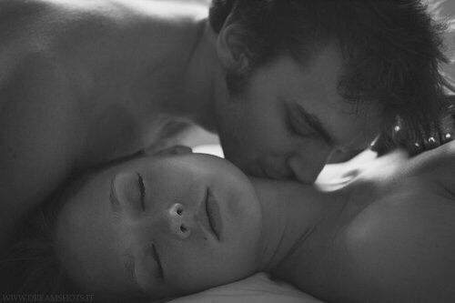 kinkybitchkat:  Kisses like this 🐾   Mmm those kisses ;)