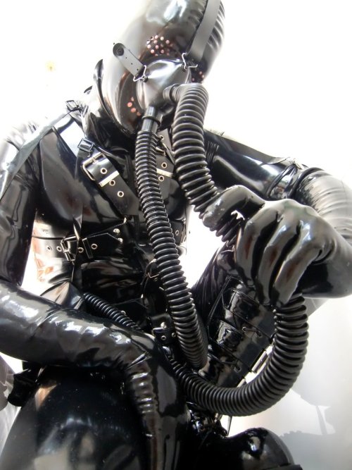 rubbermayhem:  I love horny breathing gear. 