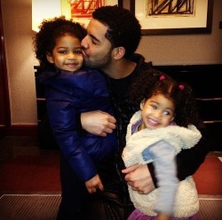 ay0brownskin:  Drake luh duh kids