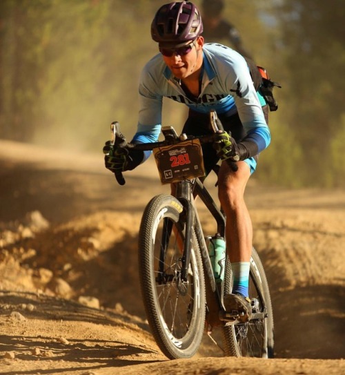 rodeo-adv-labs: Powerline descent. Full concentration needed but super fun! Photo via @athlinks  #tr