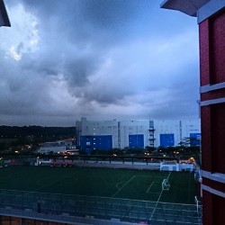 yes, i just peeled off myself from bed&hellip; took the garbage out and this is the view&hellip; #lazy #sunday #rain   Then&hellip; #shititsmondaytomorrow