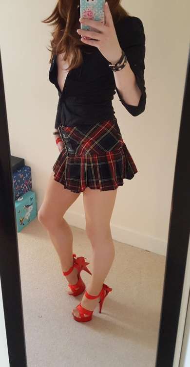 sissysluttessa: mainlyusedforwalking: These heels all but insisted I take them out of the cupboard t