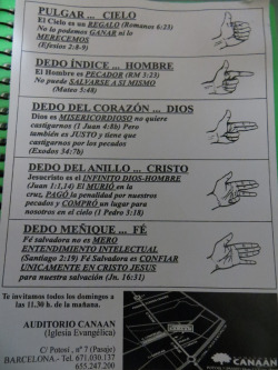 hachedesilencio:  Estaba hoy sentado en una plaza y se me ha acercado un señor. Me dice que dios me está buscando, le digo que aquí estoy si me busca. Empieza a darme la chapa con la fe, el pecado. Le digo que soy un pecador crónico obsesivo compulsivo