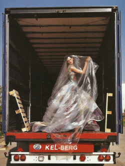 mariacarlabosscono:  Stella Tennant in “Couture Delivery,” photographed by Tim Walker for Vogue Italia (1999) 