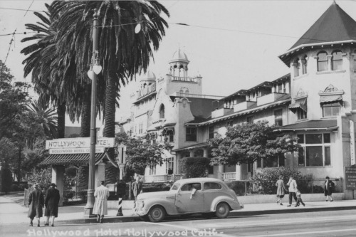 Picture postcard of the Hollywood Hotel in 1940. Formerly located on the corner of Hollywood Boulevard and Highland Avenue, the building was demolished in 1956. The corner is now the site of a shopping and entertainment complex.