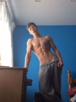 go1cocks:  frodosbois2:  tfootielover:  travis492:  Paul  amazing body  muscly but not to muscly and he is quite handsome &lt;3333  http://frodosbois2.tumblr.com  Visit my blog with over 19,000 posts of hot, young guys 