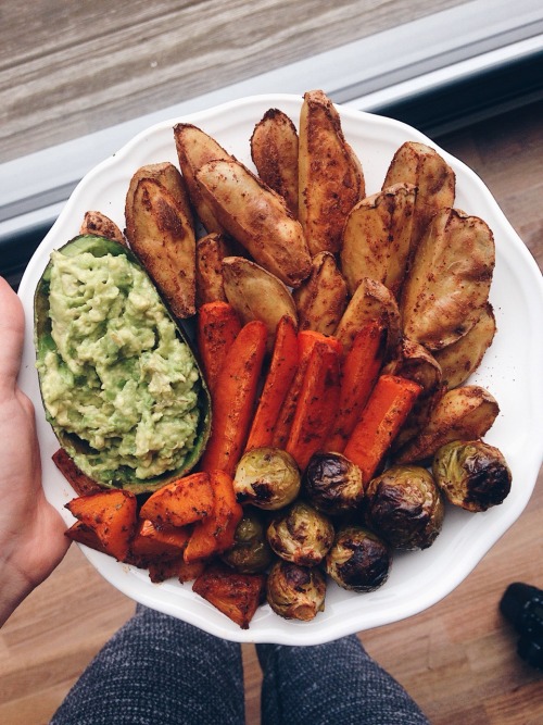 aspoonfuloflissi: Hadn’t had this for way too long: oven baked potatoes and veggies with mashe