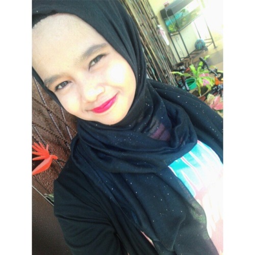 lalaq:Adib Nabilah  Budak kuantan. Umo 17 time ni. Sape nak tgk gambar bogel dia sila reblog byk2