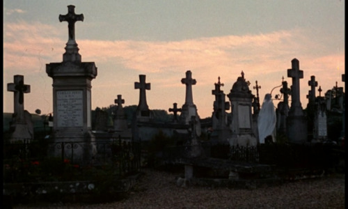 dilfbogarde:the shiver of the vampires (1971) dir. jean rollin