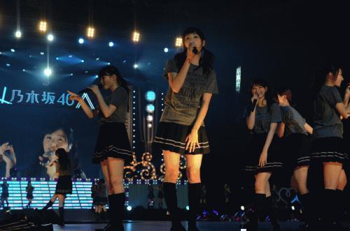 ［8/25〜26（昼・夜）＠大阪城ホール］8/25公演M0:OvertureM1:太陽ノックM2:走れ！BicycleM3:おいでシャンプーM4:制服のマネキンM5:羽根の記憶M6:無表情（26日昼: