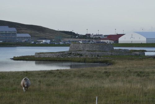 on-misty-mountains: Clickimin Broch, near Lerwick, Shetland This is a well-preserved Iron Age style 