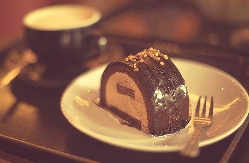 yoinscollection:  Chocolate and cake are perfect for the night.