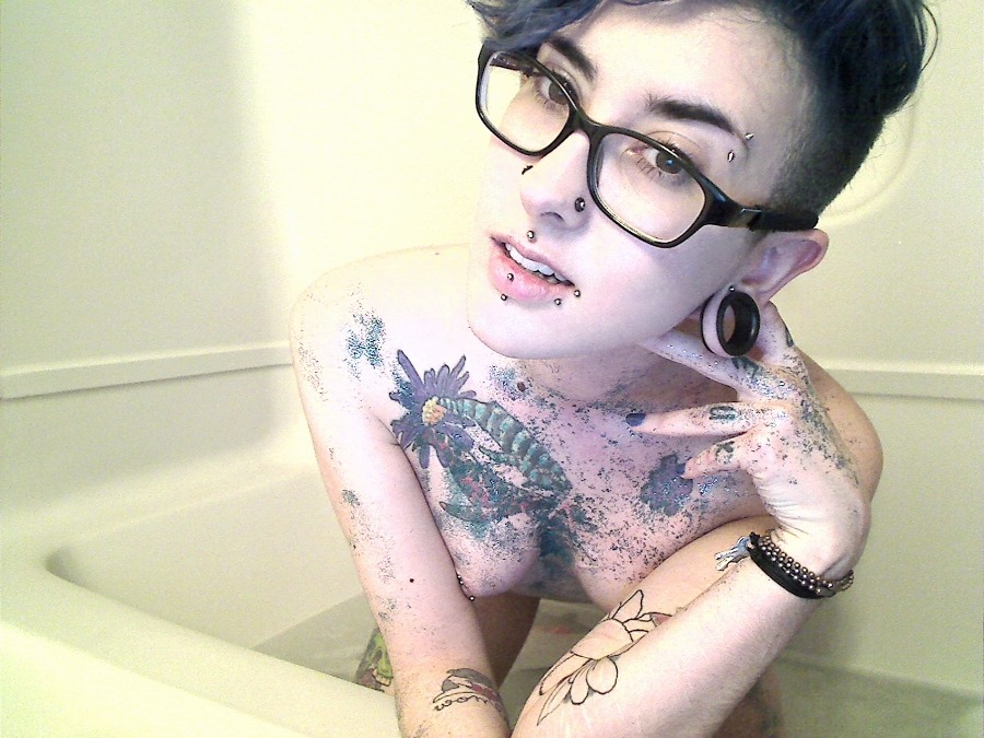 skullkid camming from the bath.