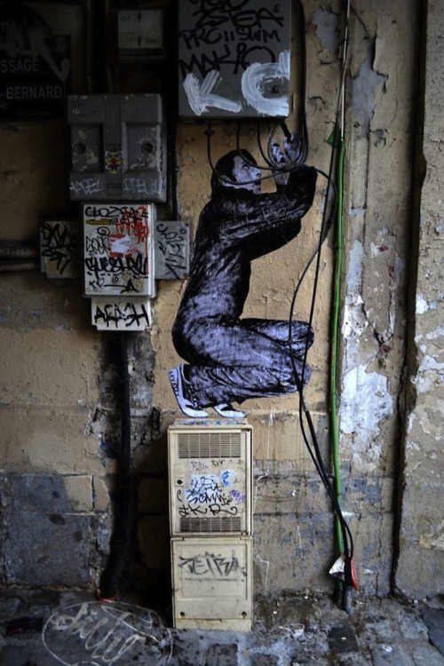 escapekit: Levalet Located along the streets of Paris, street artist Charles Leval, creates cleverl