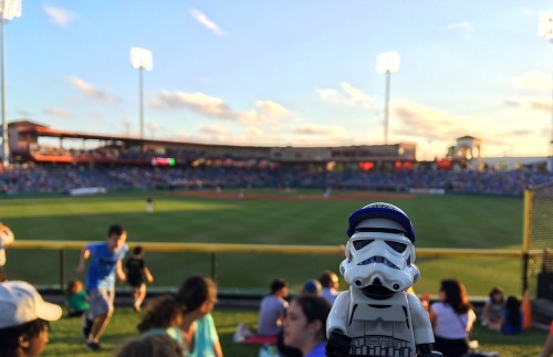 Went with the earthlings to witness a baseball match… …it made me happy.|-o-|