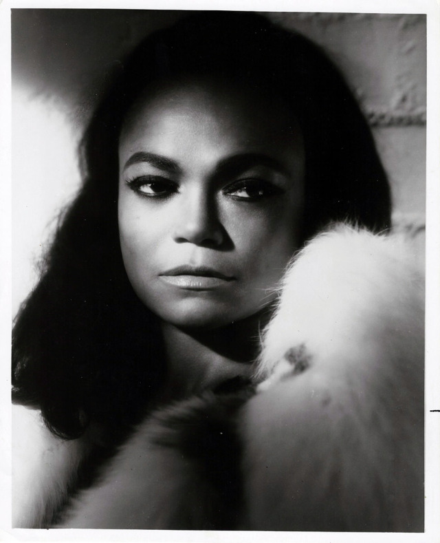 EARTHA KITT                                        1927 - 2008