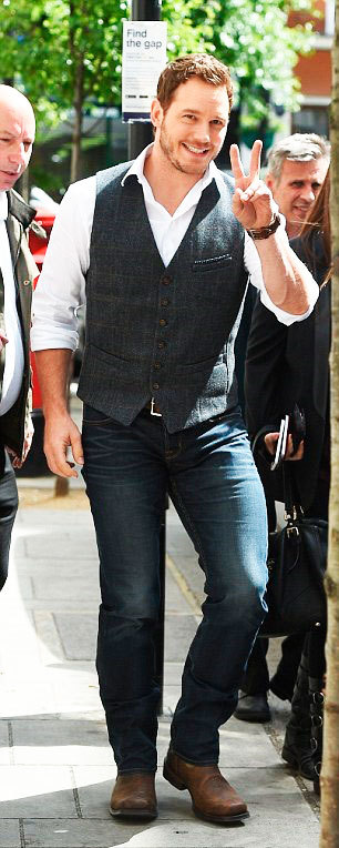 chrisprattdelicious:   Chris Pratt hit the ITV Studios in London on Thursday to record