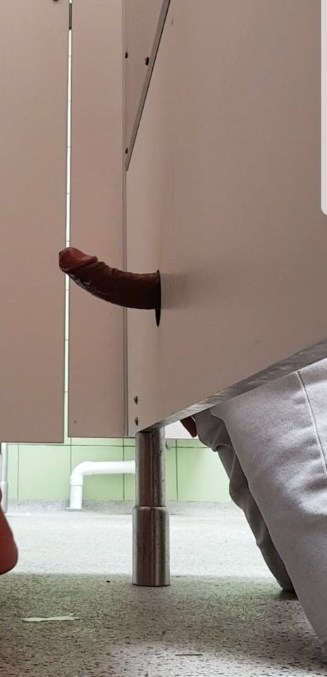 gaycheaters:  “I just need to go quickly to the loo”, you told your boyfriend…