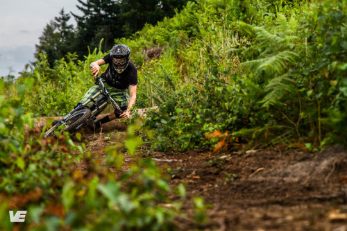 chirosangaku:  Laurie Arthur shredding rogate - Visual Elements - Mountain Biking Pictures - Vital M