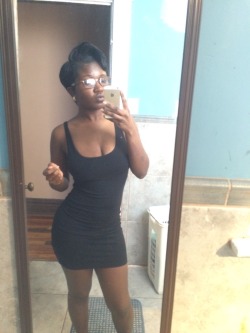 rightcurved:  chawklitgoddess:Blackout.  Love my goddesses chocolate flavor…. Keep it up!