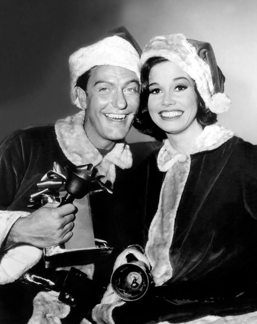 Dick Van Dyke, Mary Tyler Moore / publicity photo for “The Alan Brady Show Presents”, se
