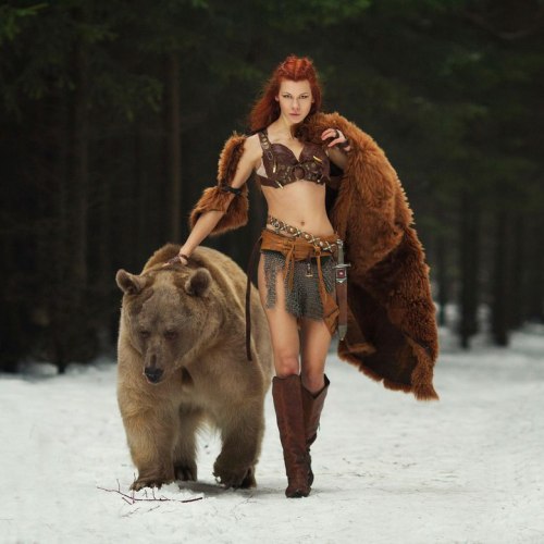 sakafai:   OMG! Incredible “extreme” cosplay called Merida by the model Tina Rybakova. Photo by Dasha Kond  ”I need a bear for my cosplay. You need a what? A bear. 5 years, an exotic pet license, and 15,000 dollars later we get this. Dedication…”