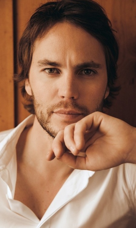 male-and-others-drugs:   Taylor Kitsch 