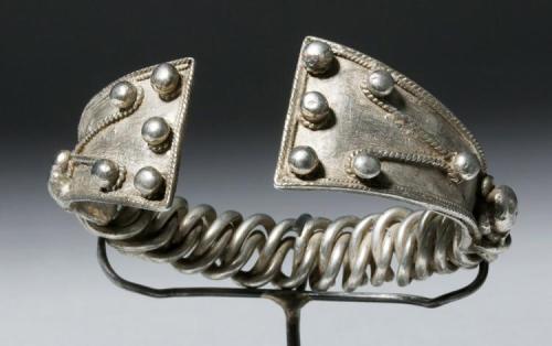 archaicwonder:Byzantine Gilt Silver Bracelet, 9th - Early 13th Century ADAn incredible bracelet made