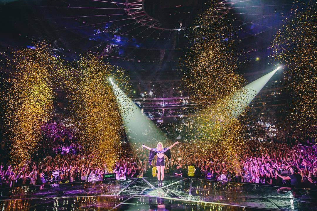 oh-everybodys-starry-eyed:  What a night Prague ❤️ 