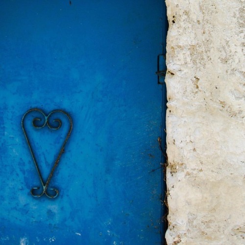 Happy new year full of love . #door #tinosisland #bluedoors #doorporn #greekblue #happynewyear2019 