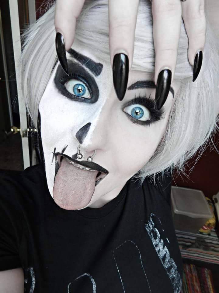 jae-the-awesome:  Welcome to the Black Parade, little piggies. 