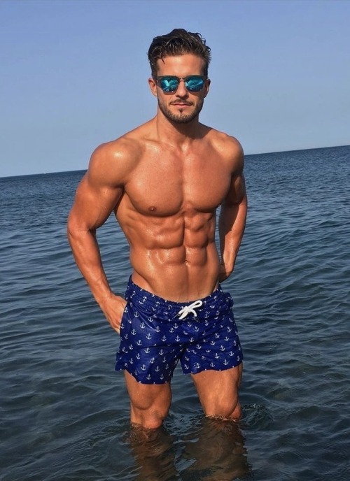gaymadridboy:    I love men with a beard (Part 2438)