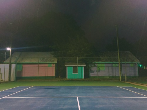 cremesodas:went to the tennis court just after sunset, and then it started raining and it felt surre
