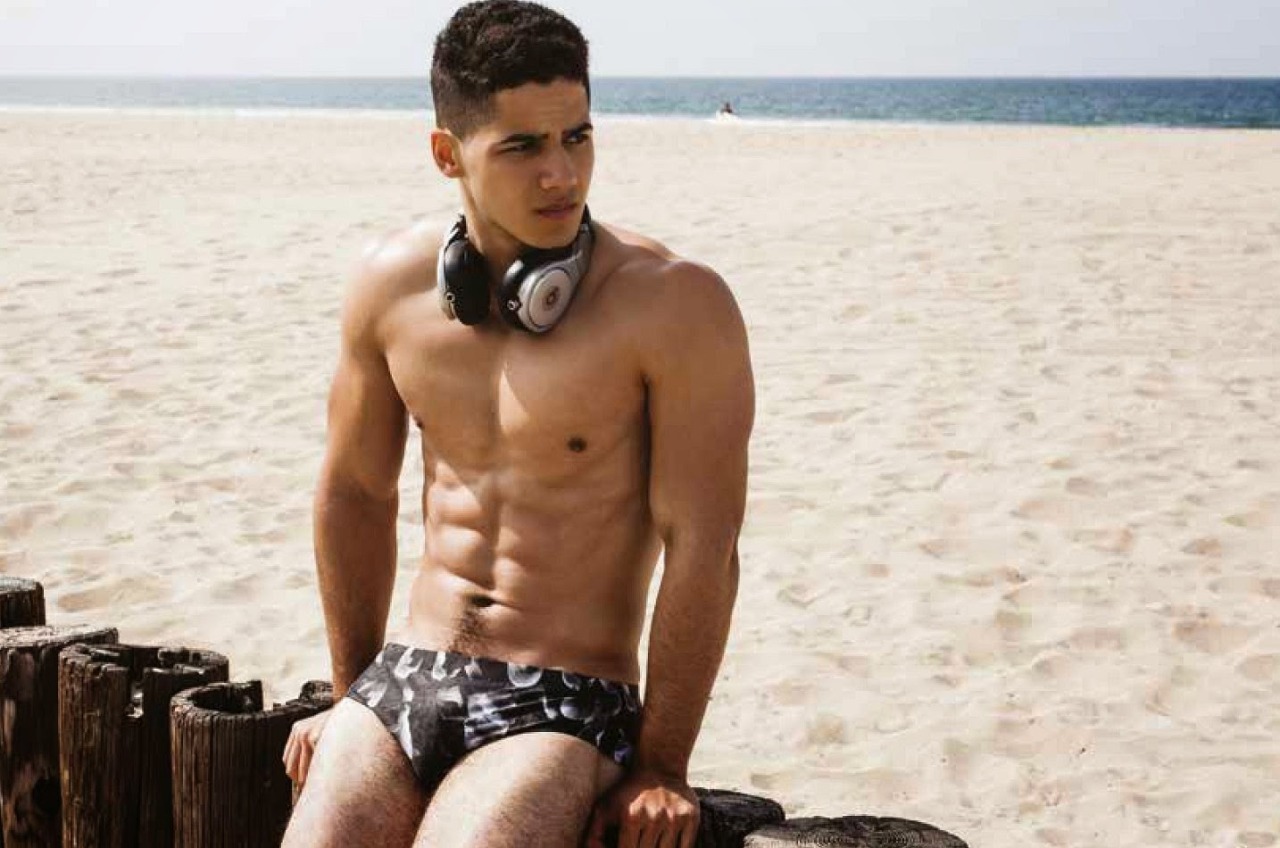michaelanp:More hot boys: http://michaelanp.tumblr.com