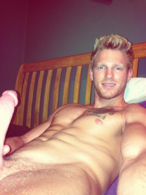 excellentmen:  Hayden Lourd selfie