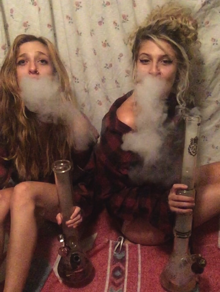 psychedelic-freak-out:  Smokin w this smokin lady shay-gnar