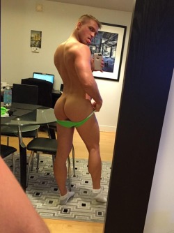 collegecock:  an ass to worship and to eat and fuck forever